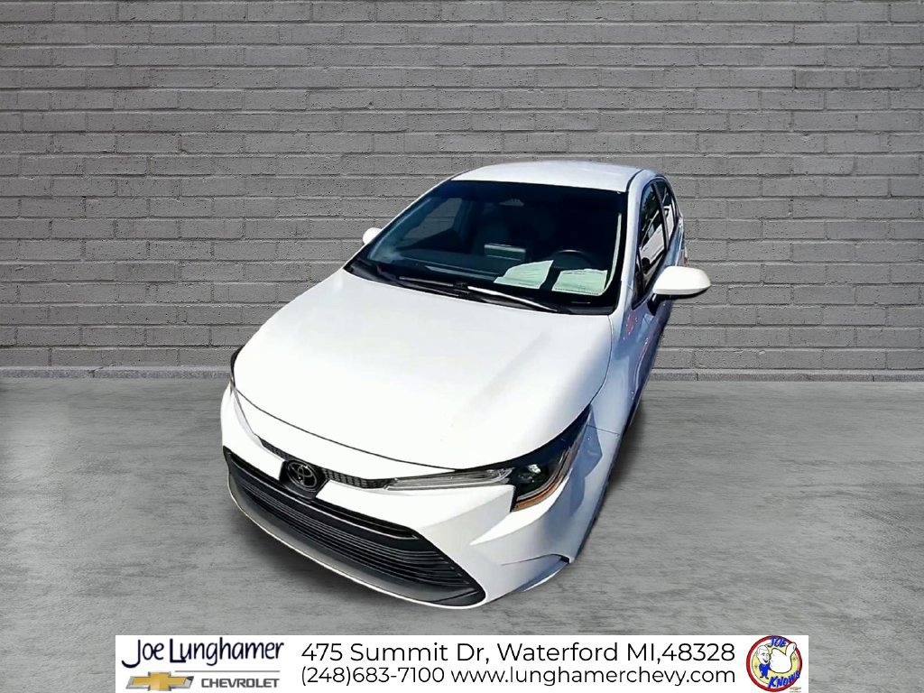 Used 2023 Toyota Corolla LE FWD image 3