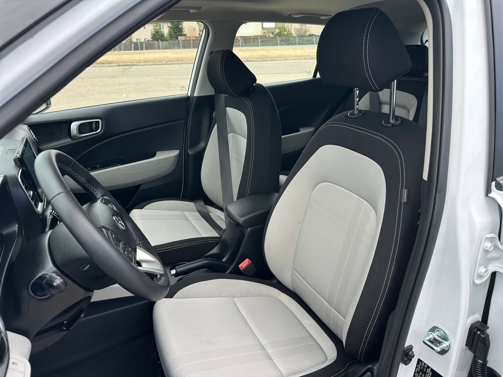 Used 2025 Hyundai Venue SEL image 37