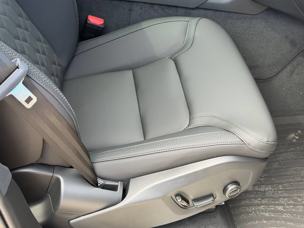 New 2026 Volvo XC90 B6 Plus w/ Protection Package Premier AWD/4WD image 8