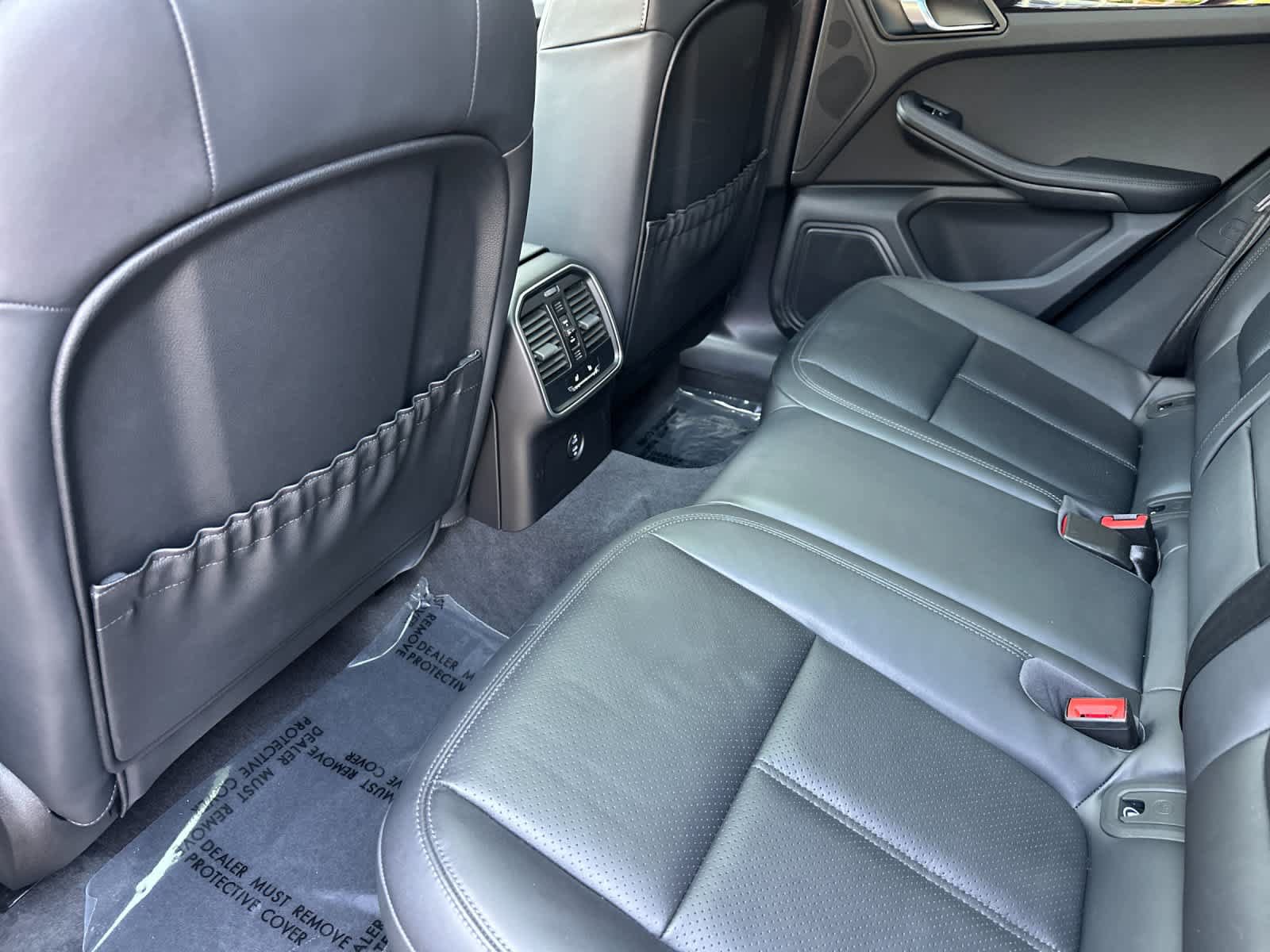 Certified 2023 Porsche Macan AWD/4WD image 13