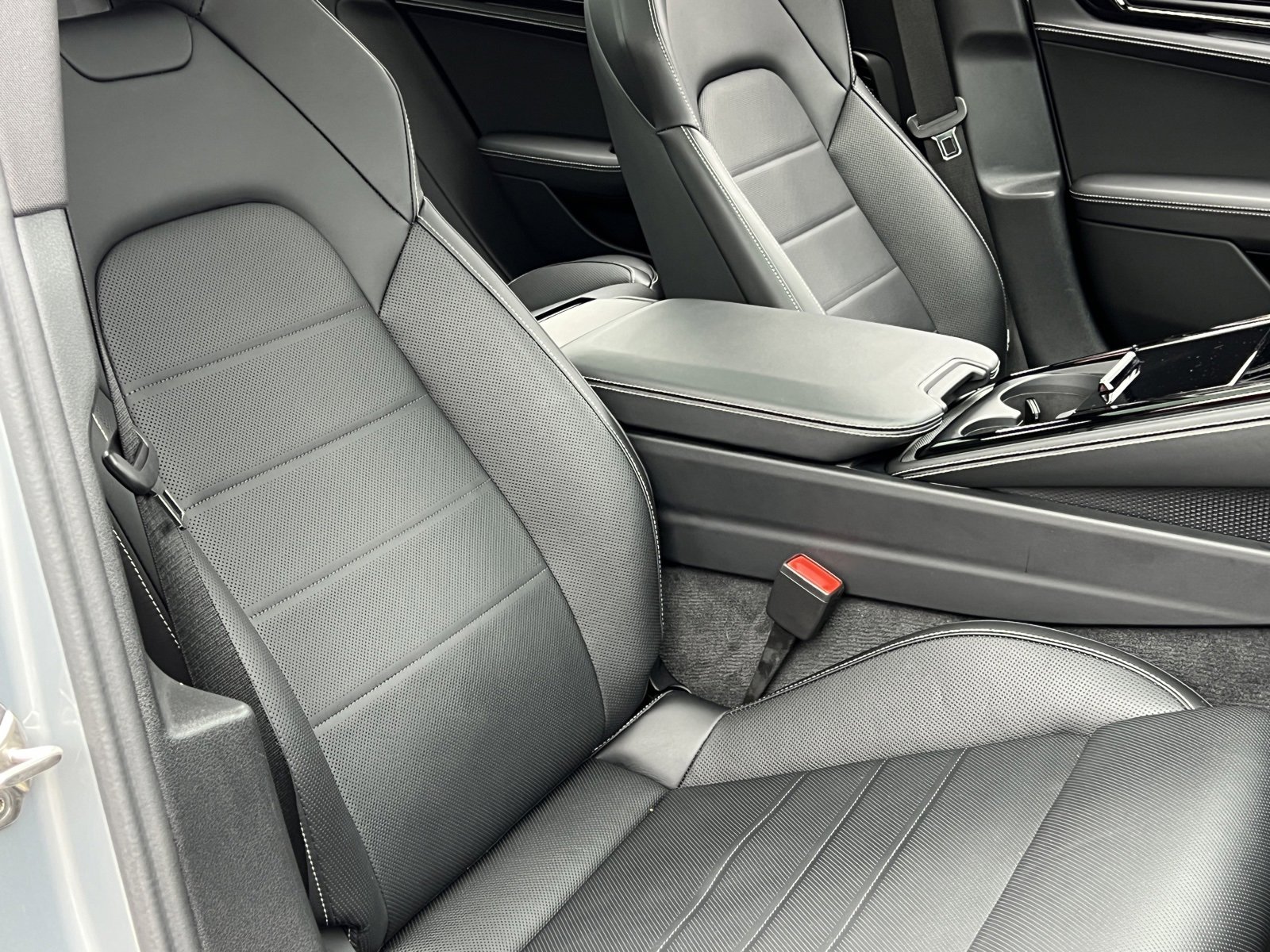 Certified 2025 Porsche Panamera 4 image 17