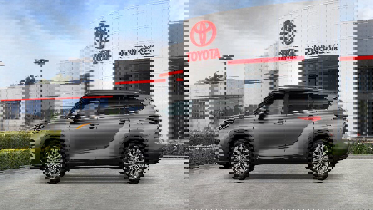 New 2026 Toyota Highlander Platinum image 4