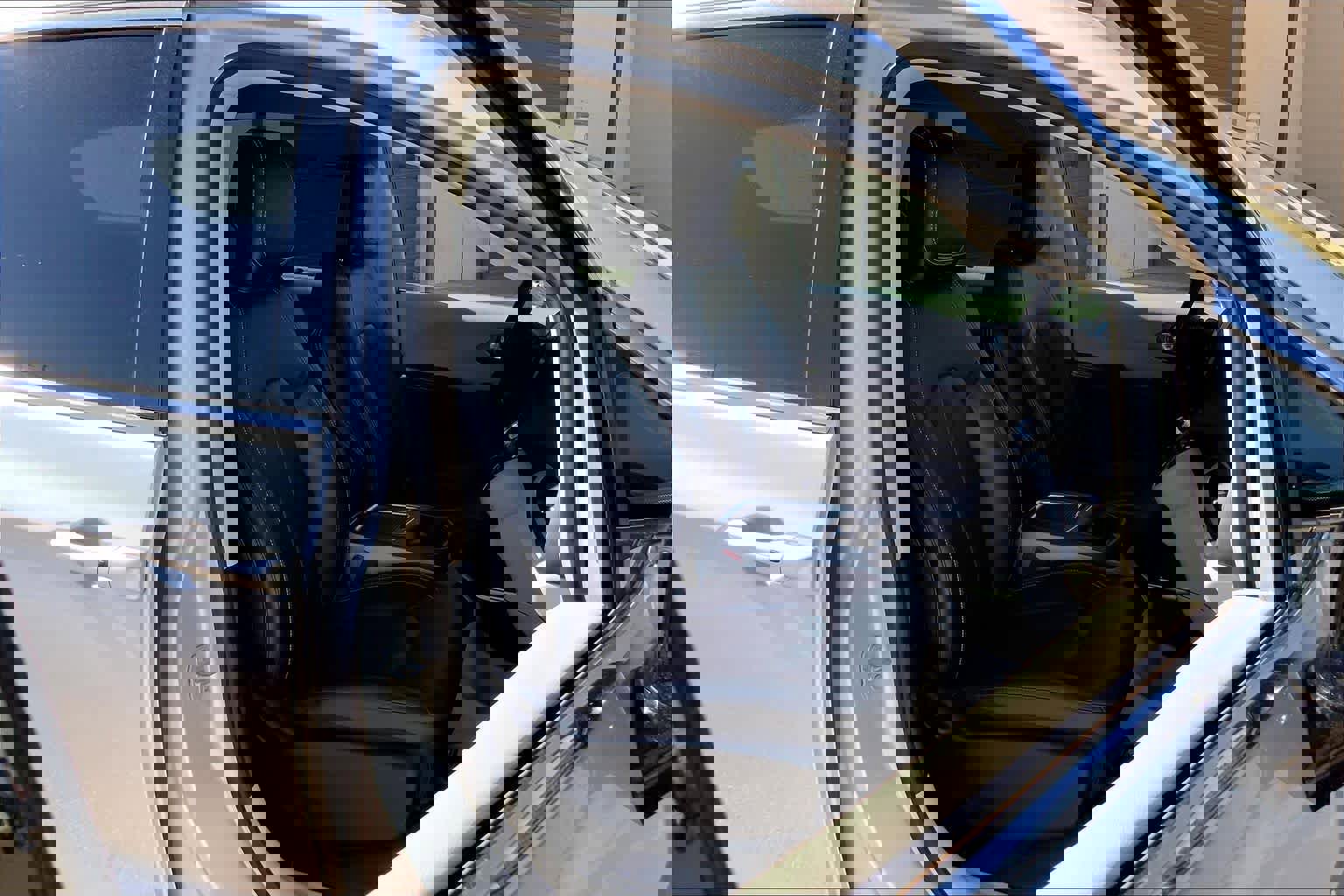 Used 2024 Chrysler Pacifica Touring-L FWD image 9