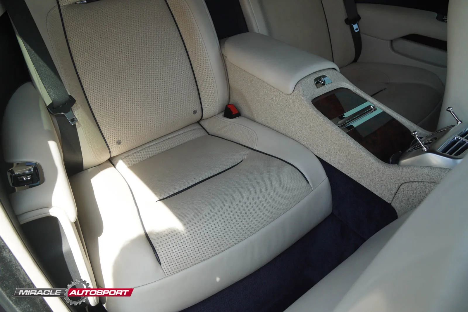 Used 2015 Rolls-Royce Wraith image 27