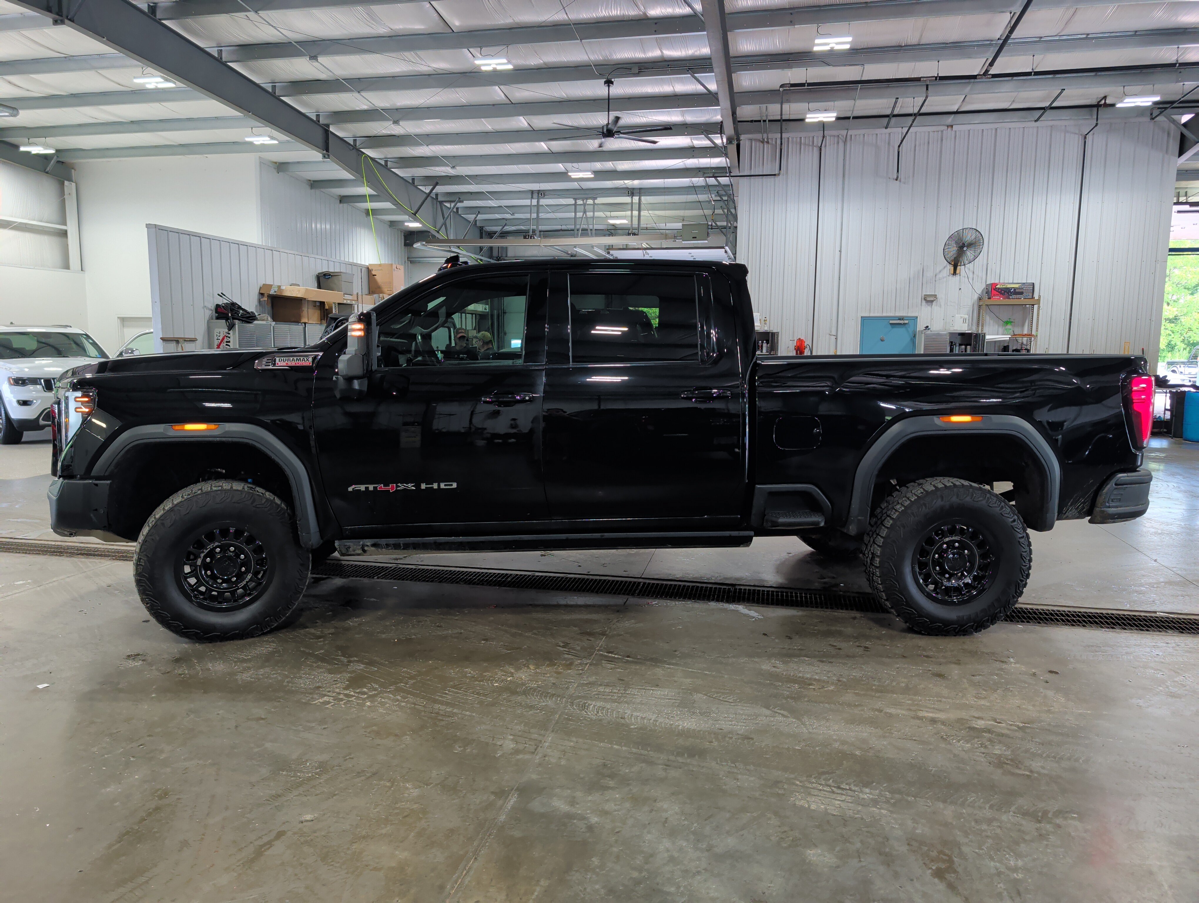 Used 2026 GMC Sierra 2500 AT4X w/ AT4X AEV Edition AWD/4WD image 5