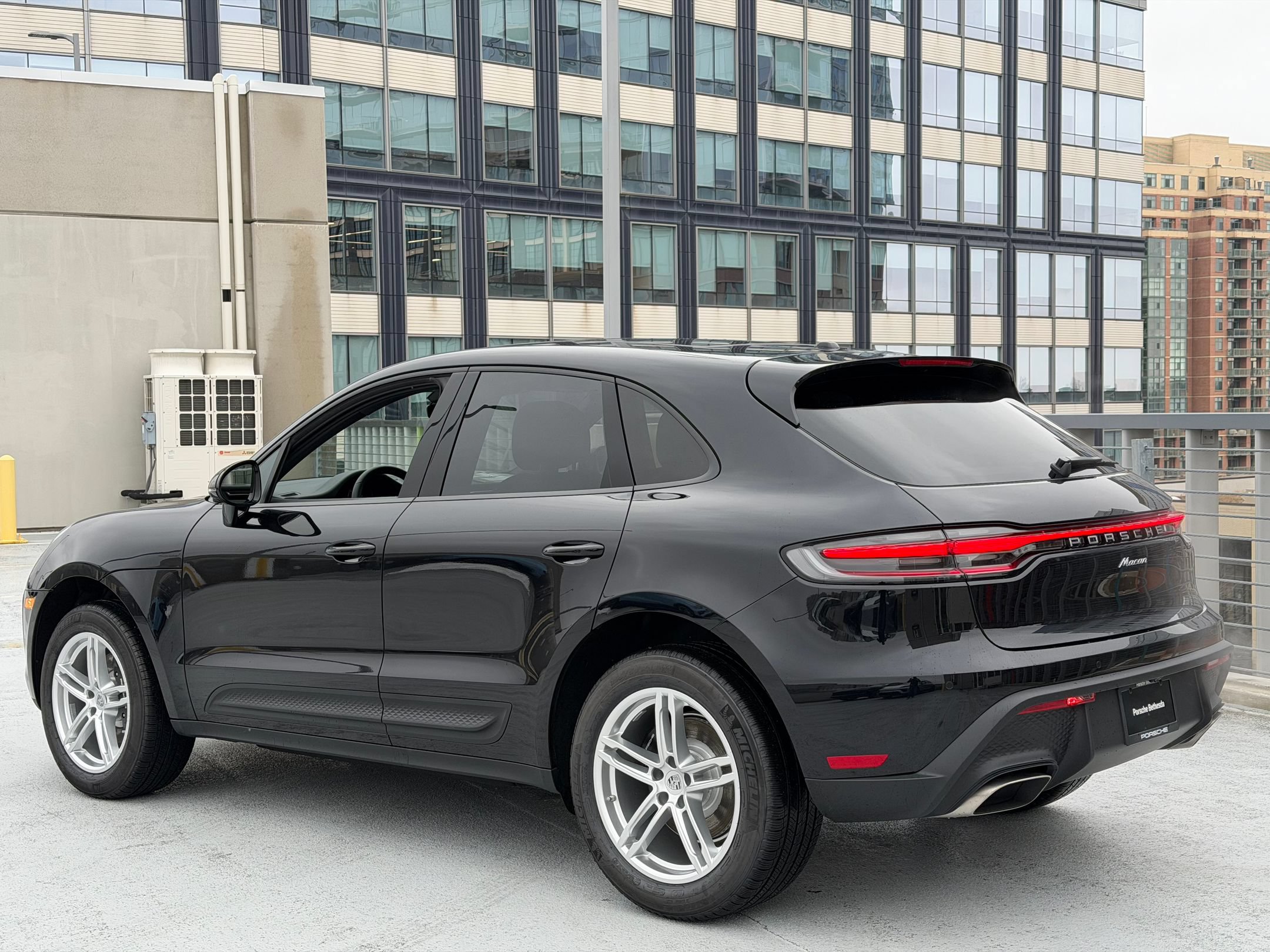 Certified 2026 Porsche Macan AWD/4WD image 3