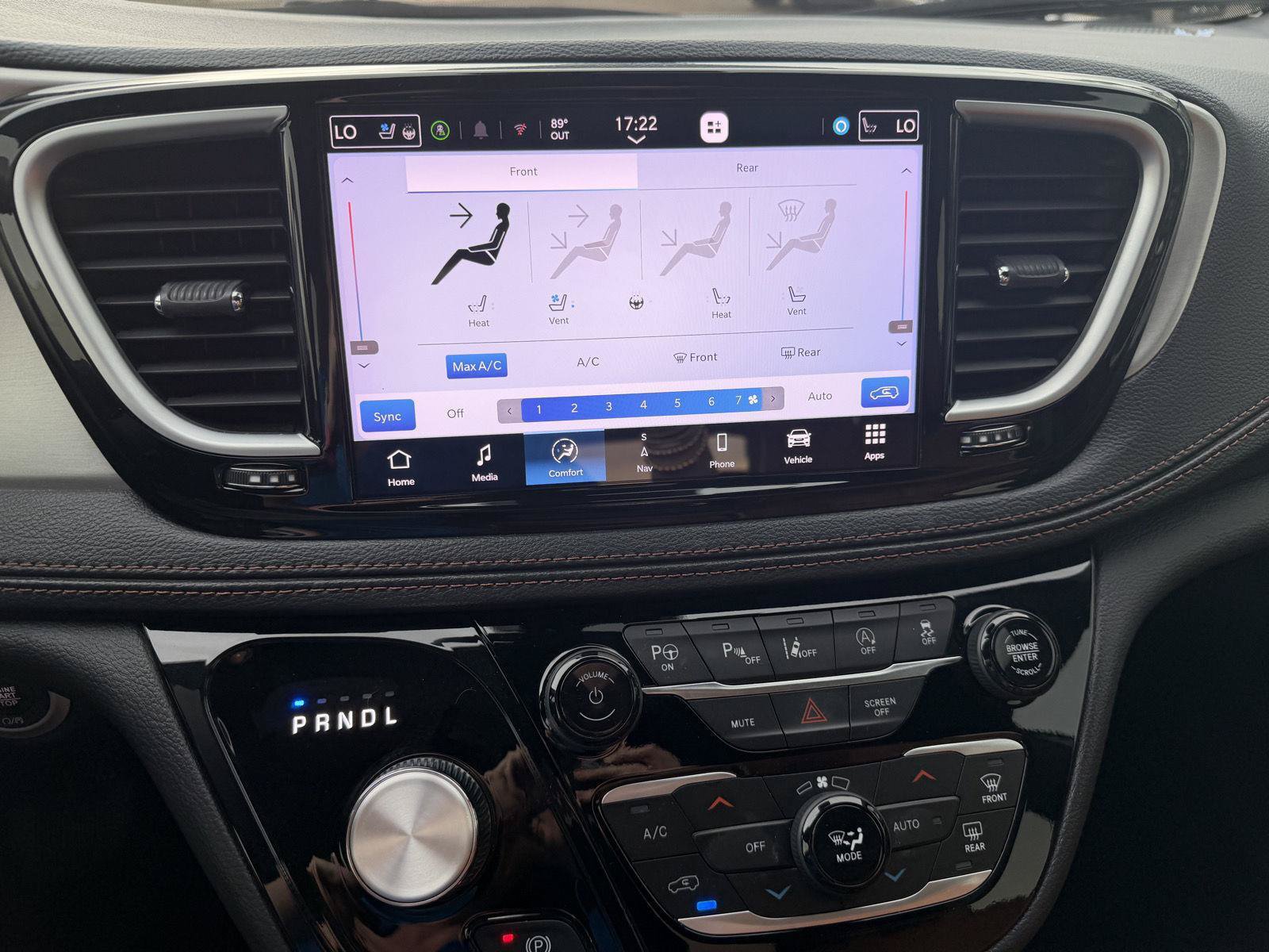 Certified 2024 Chrysler Pacifica Pinnacle AWD/4WD image 12