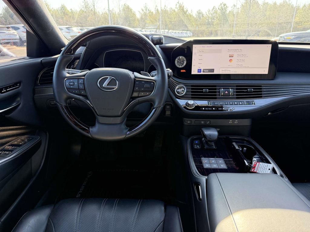 Used 2023 Lexus LS 500 Luxury w/ Luxury Package image 8