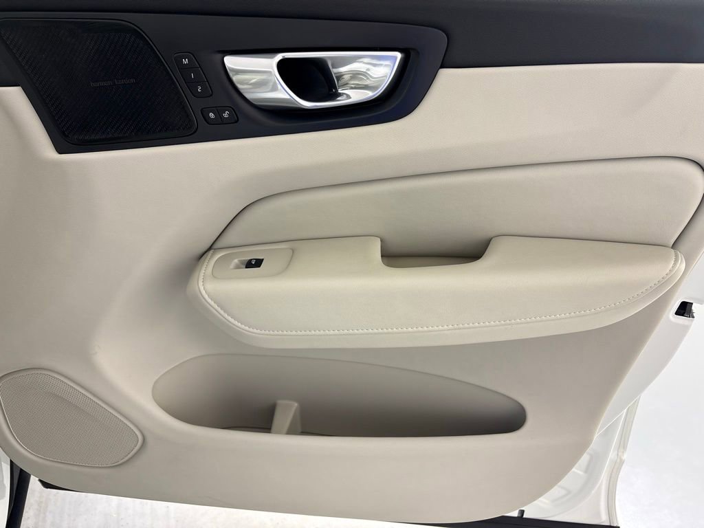 Used 2023 Volvo XC60 B5 Ultimate w/ Protection Package image 39