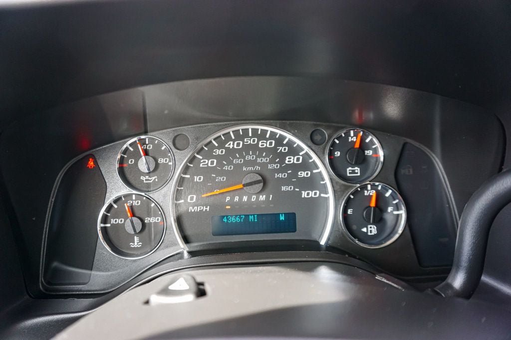 Used 2017 Chevrolet Express 3500 LT w/ LT Preferred Equipment Group RWD image 18
