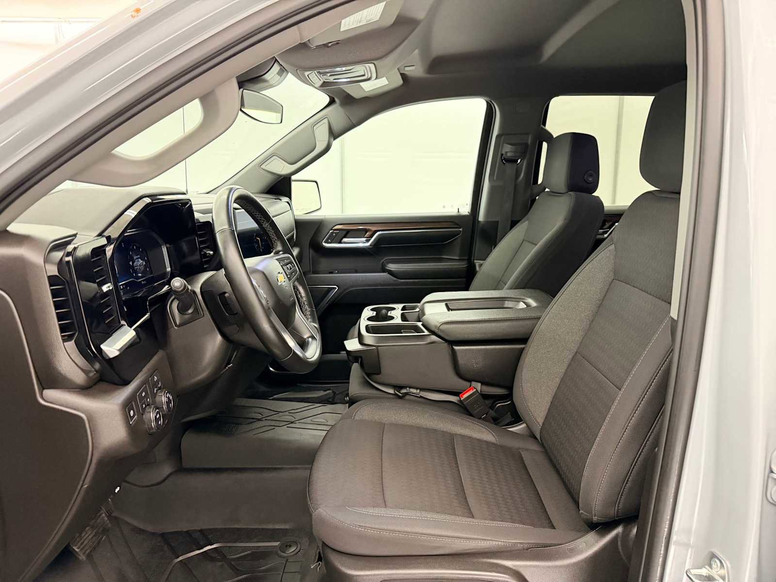 Used 2024 Chevrolet Silverado 1500 LT image 18