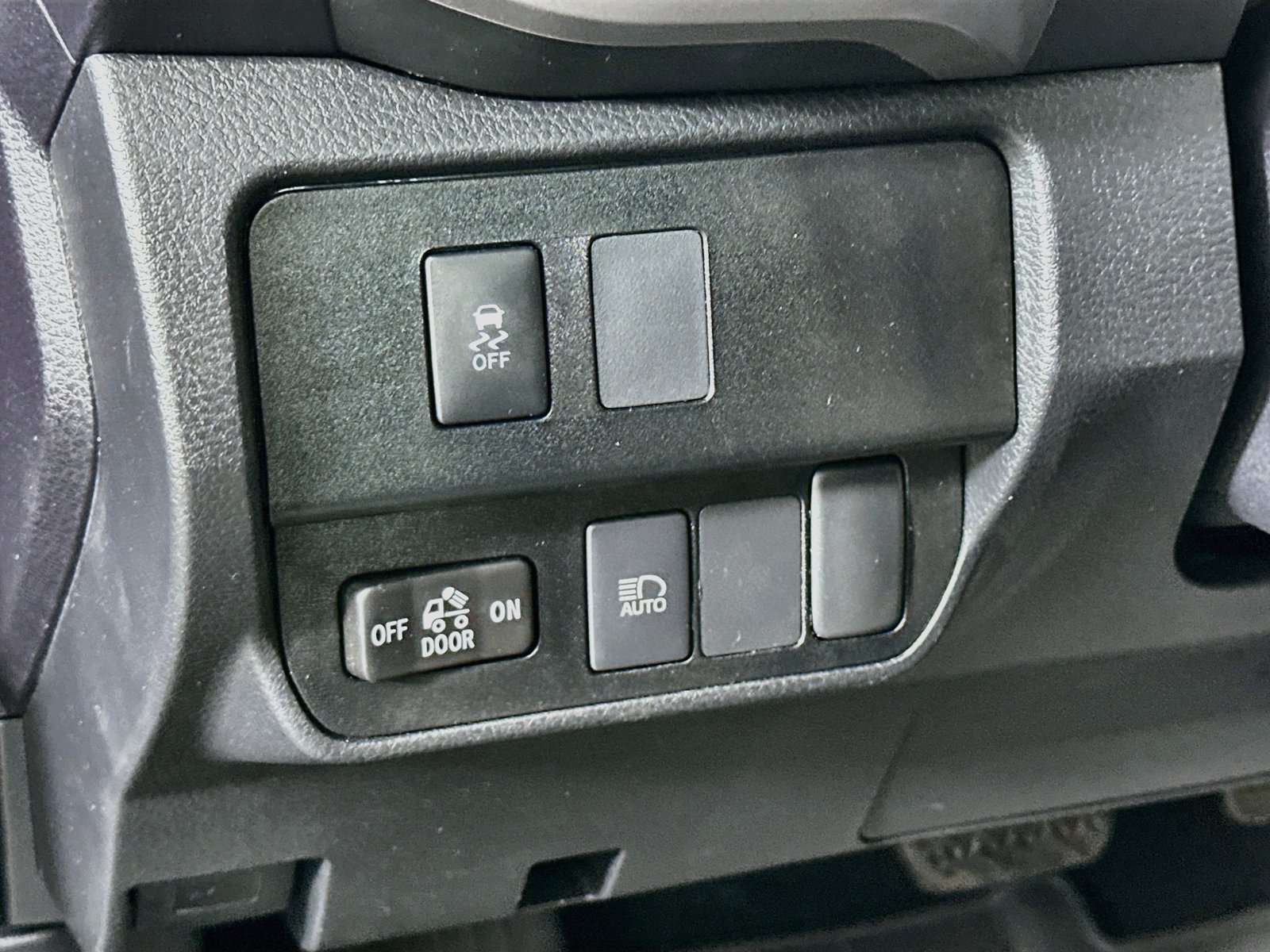 Certified 2022 Toyota Tacoma SR5 AWD/4WD image 10
