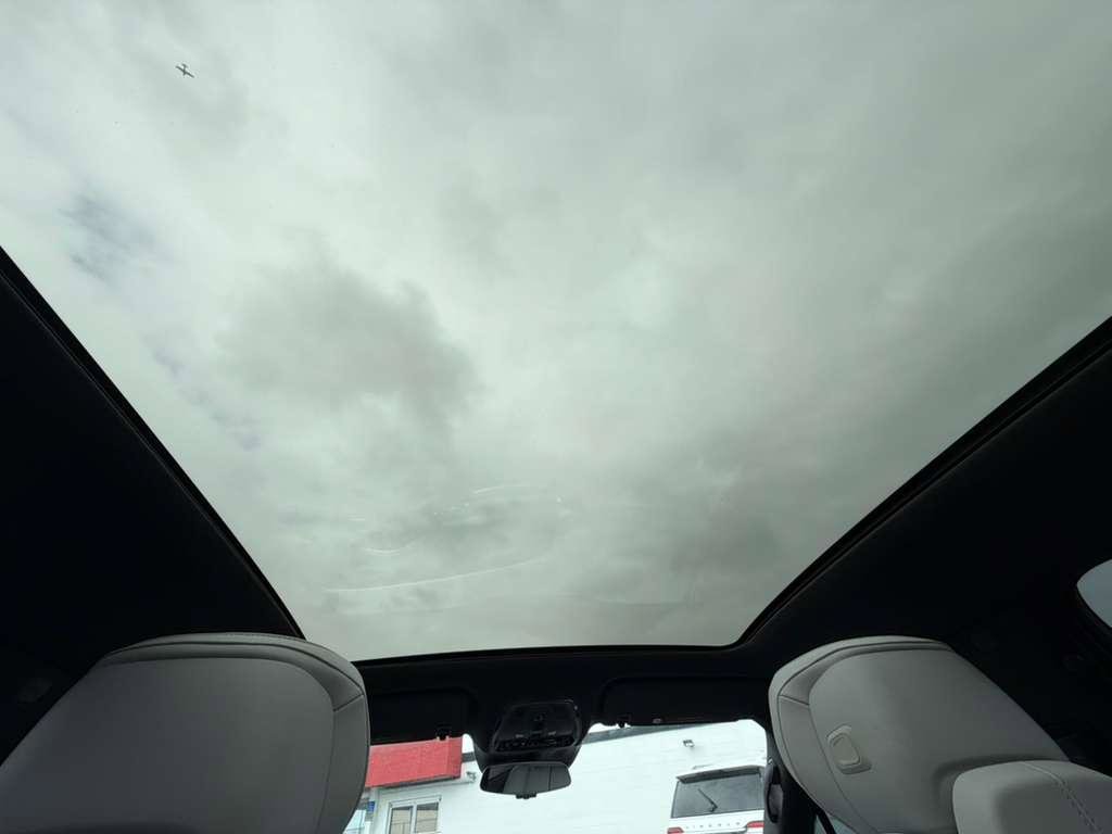 Used 2024 Cadillac Lyriq Sport image 13