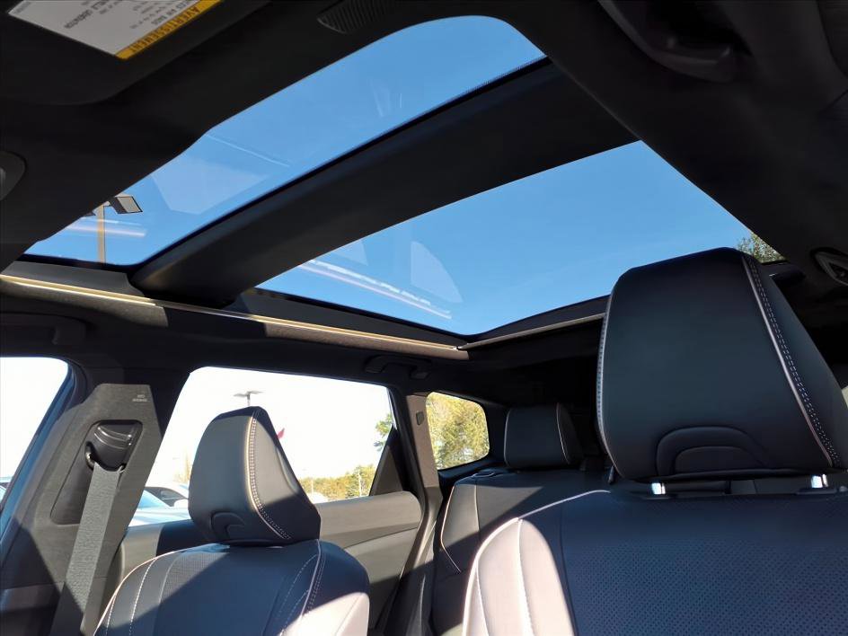 Used 2025 Toyota Crown Signia image 14