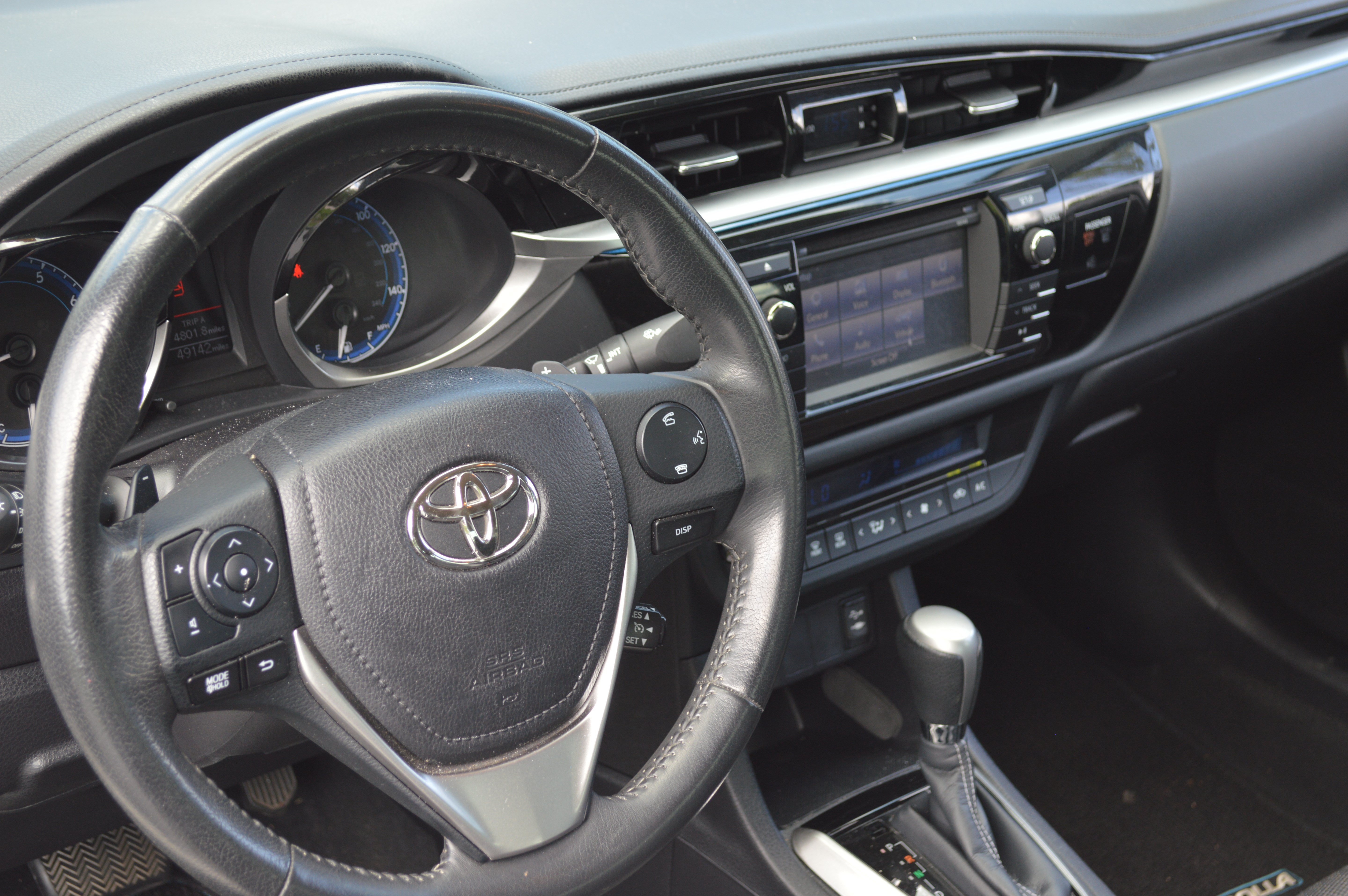 Used 2015 Toyota Corolla S FWD image 25