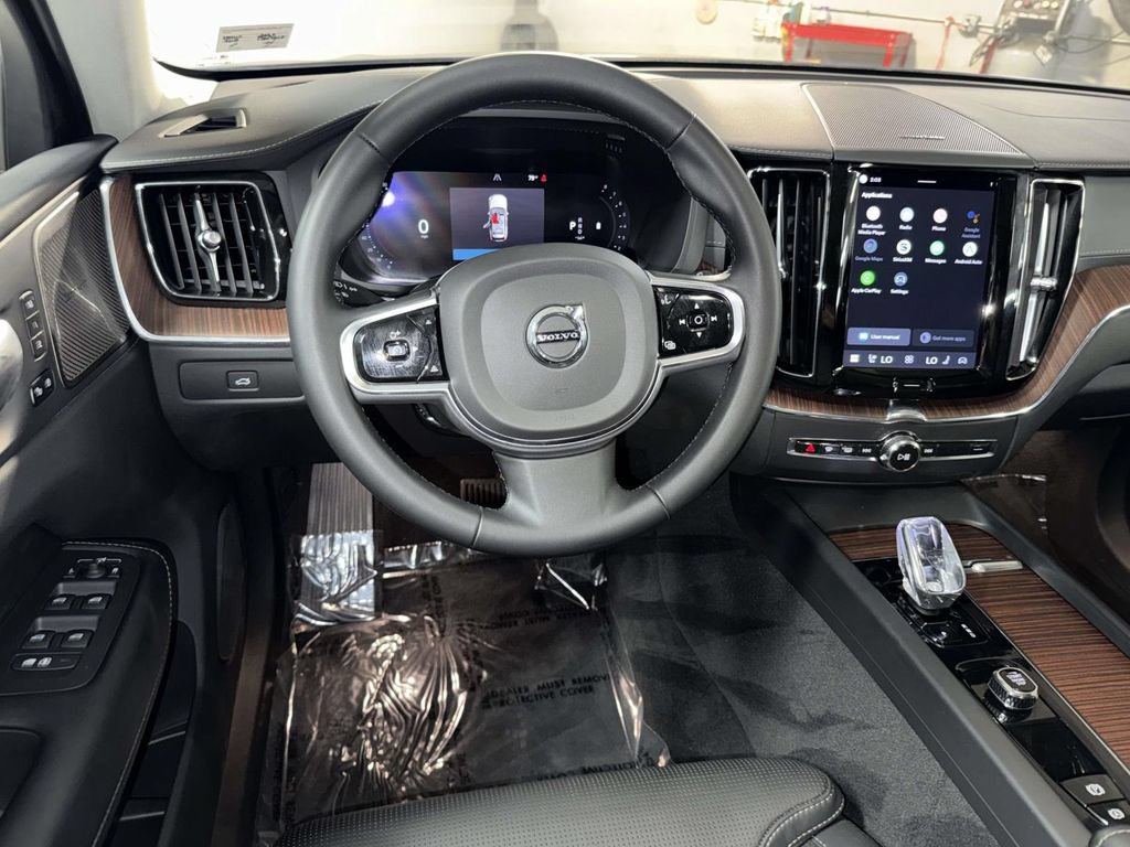 Used 2023 Volvo XC60 B5 Ultimate w/ Climate Package AWD/4WD image 4
