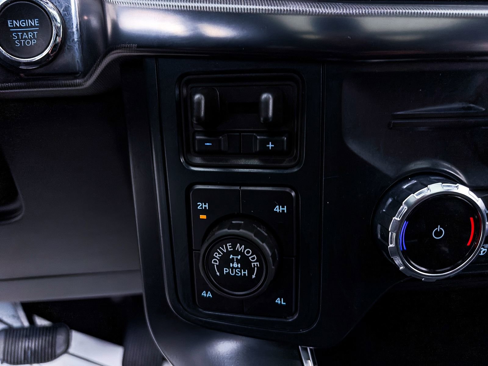 Used 2025 Ford F150 Raptor image 44