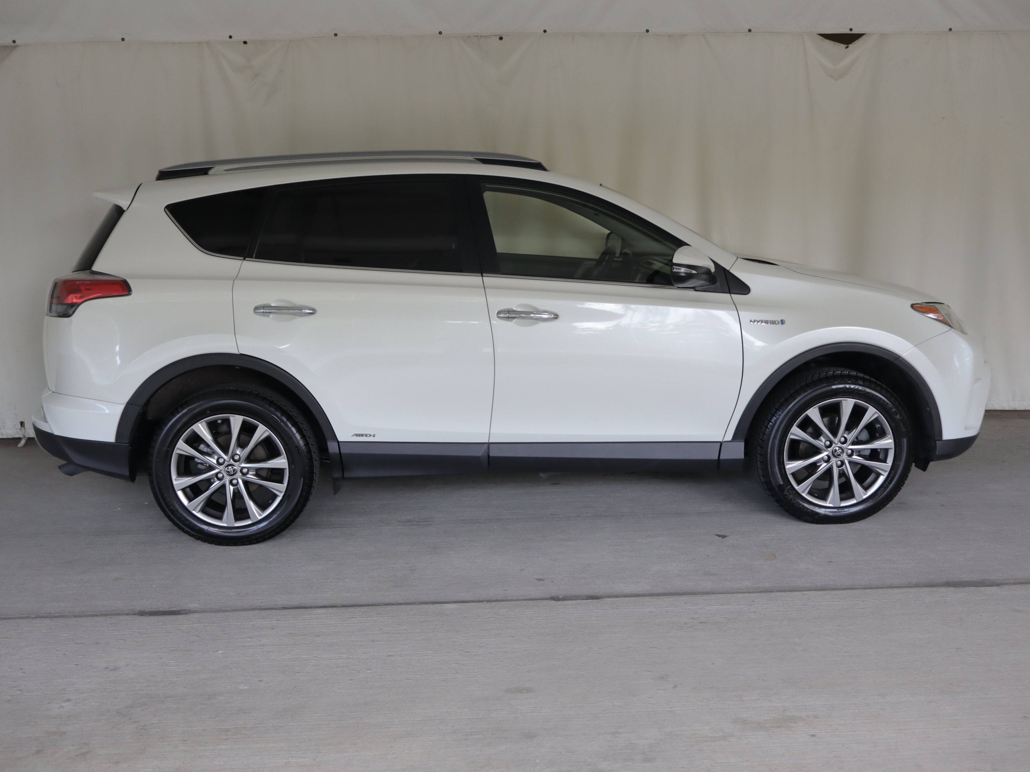Used 2018 Toyota RAV4 Limited AWD/4WD image 7