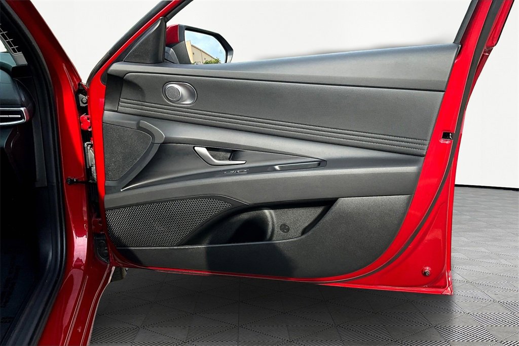 Certified 2025 Hyundai Elantra SEL image 24