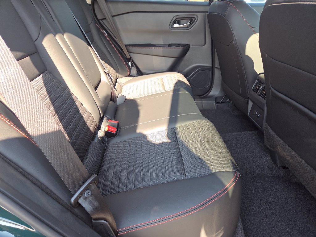 New 2026 Nissan Rogue SV w/ Rock Creek Premium Package AWD/4WD image 28