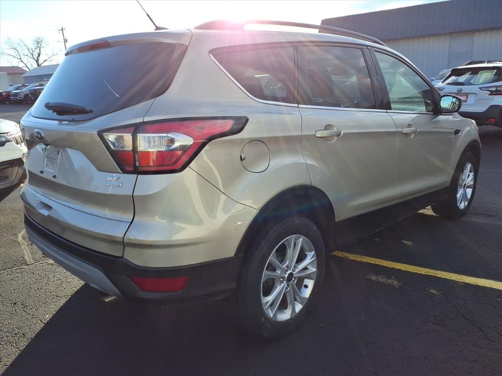 Used 2017 Ford Escape SE image 3