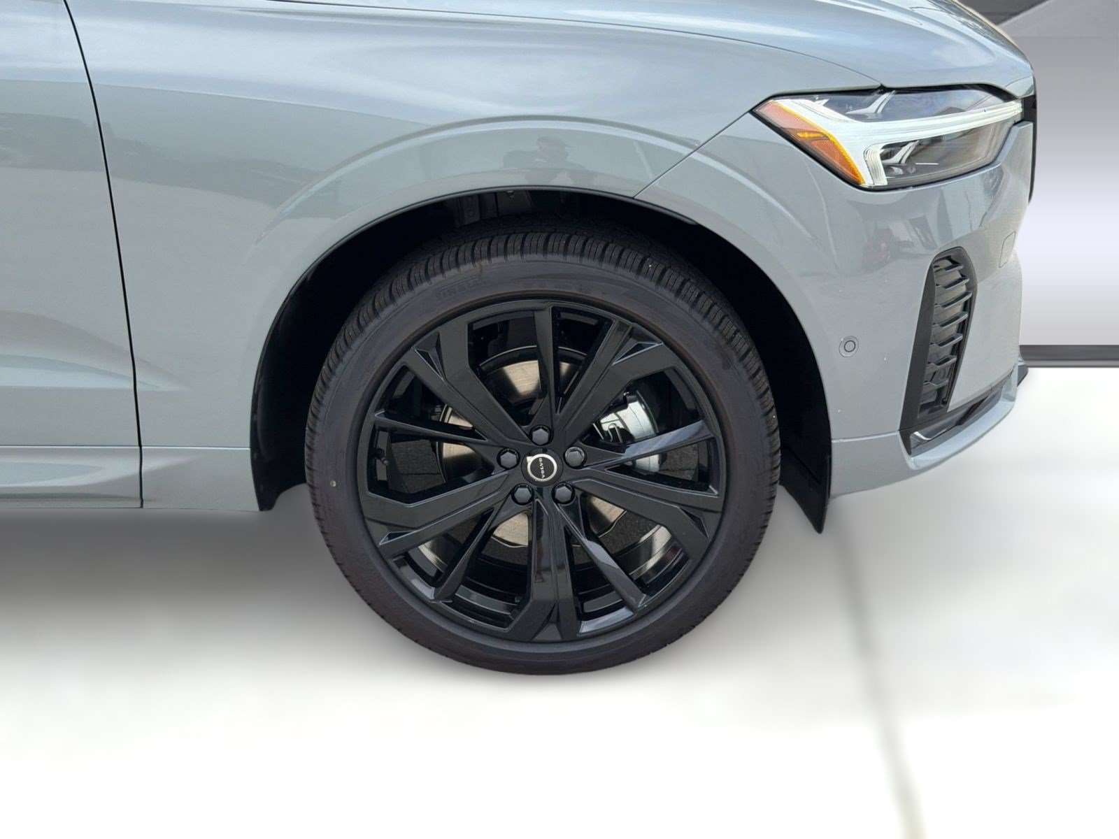 New 2026 Volvo XC60 B5 Ultra w/ Protection Package Premier AWD/4WD image 13