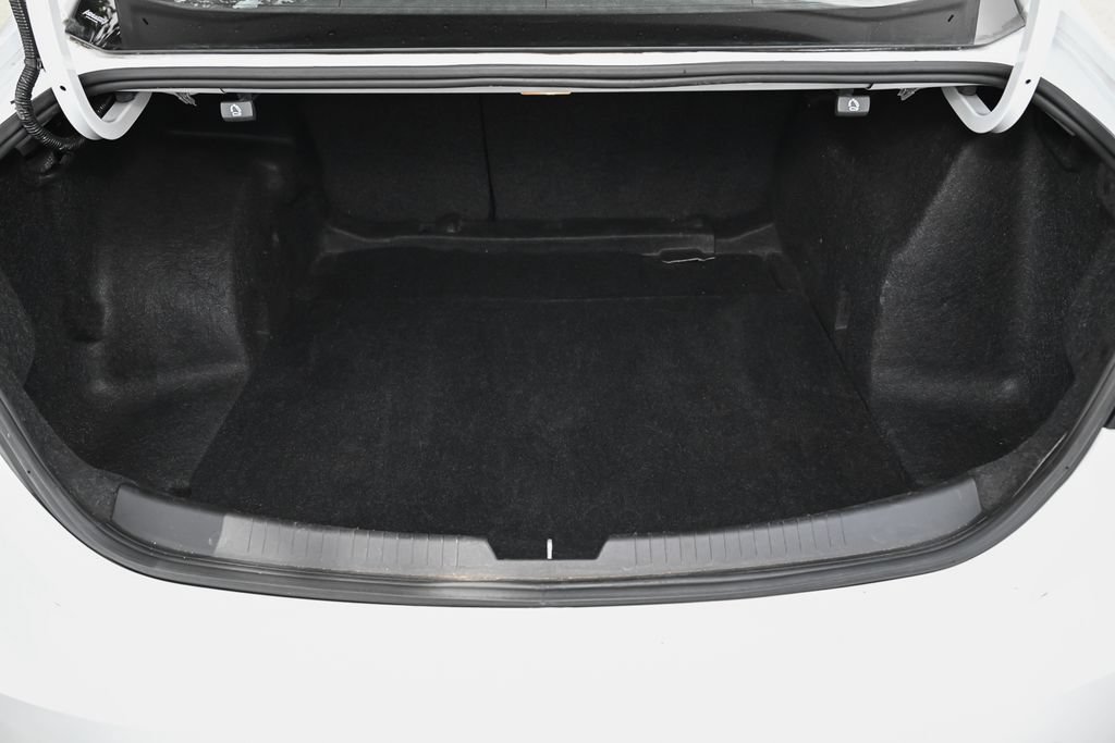 Used 2016 Chevrolet Malibu LT FWD image 24