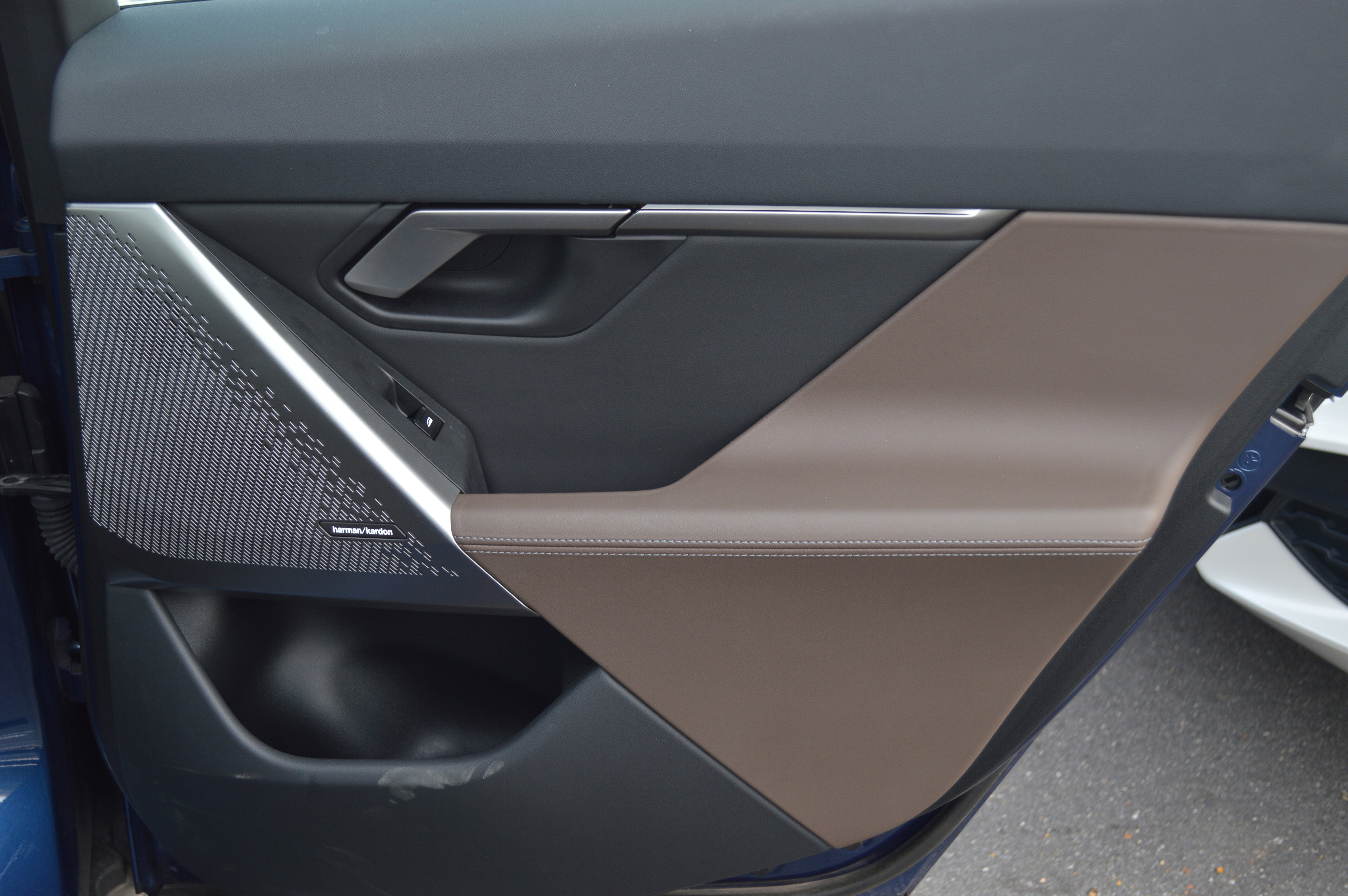 Used 2025 BMW 530i xDrive w/ Premium Package image 32