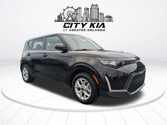 Certified 2025 Kia Soul LX w/ LX Technology Package FWD image 8