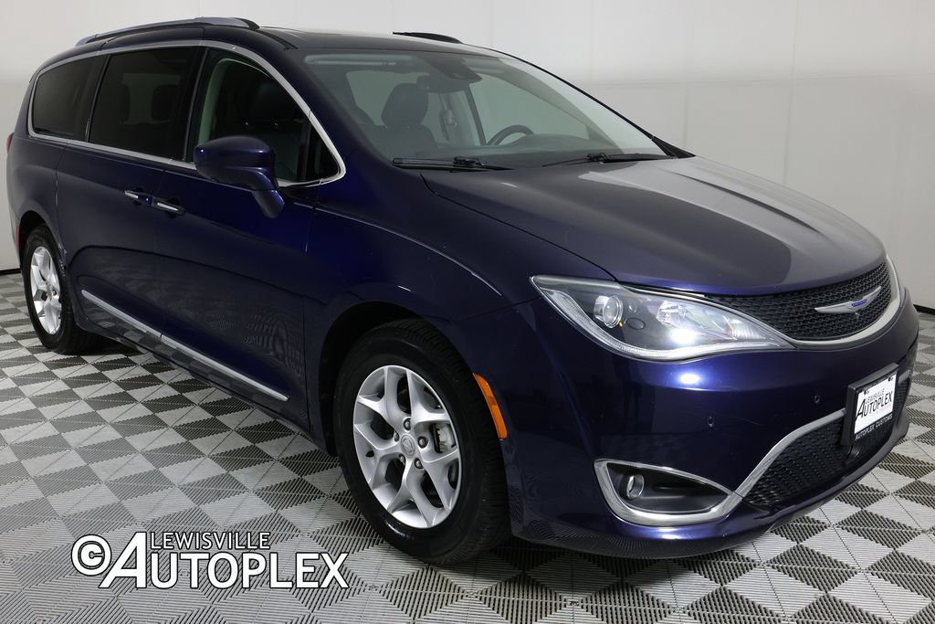 Used 2019 Chrysler Pacifica Touring-L Plus FWD image 3