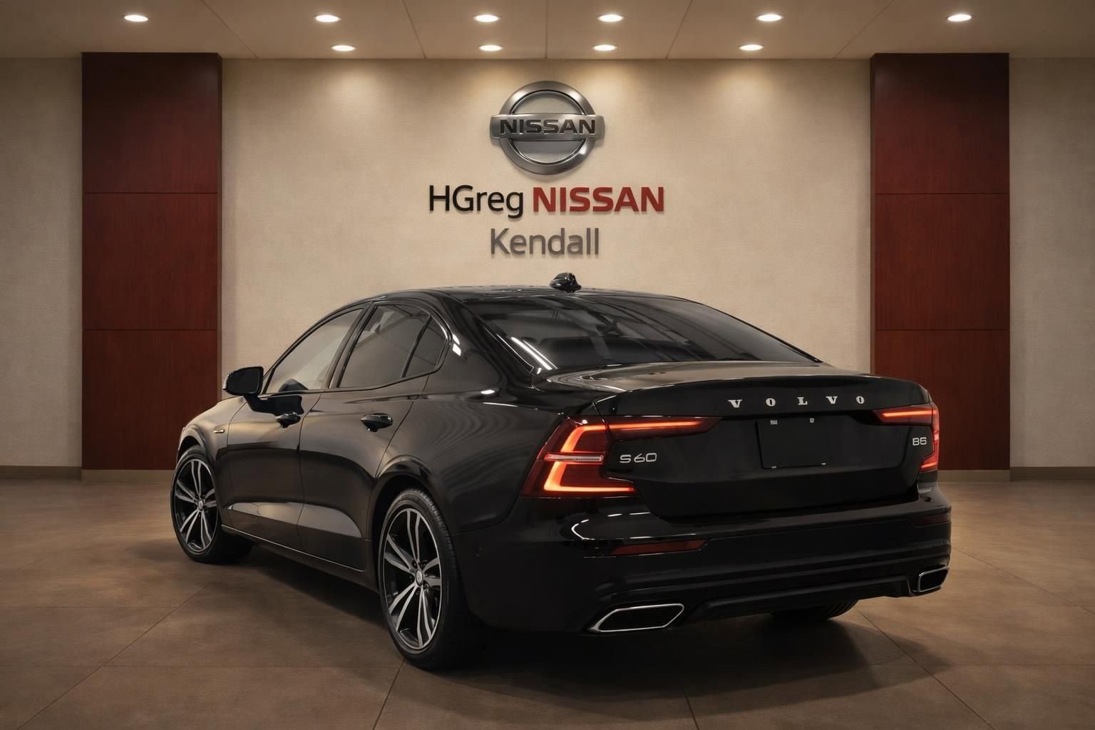 Used 2022 Volvo S60 B5 Momentum w/ Premium Package FWD image 2