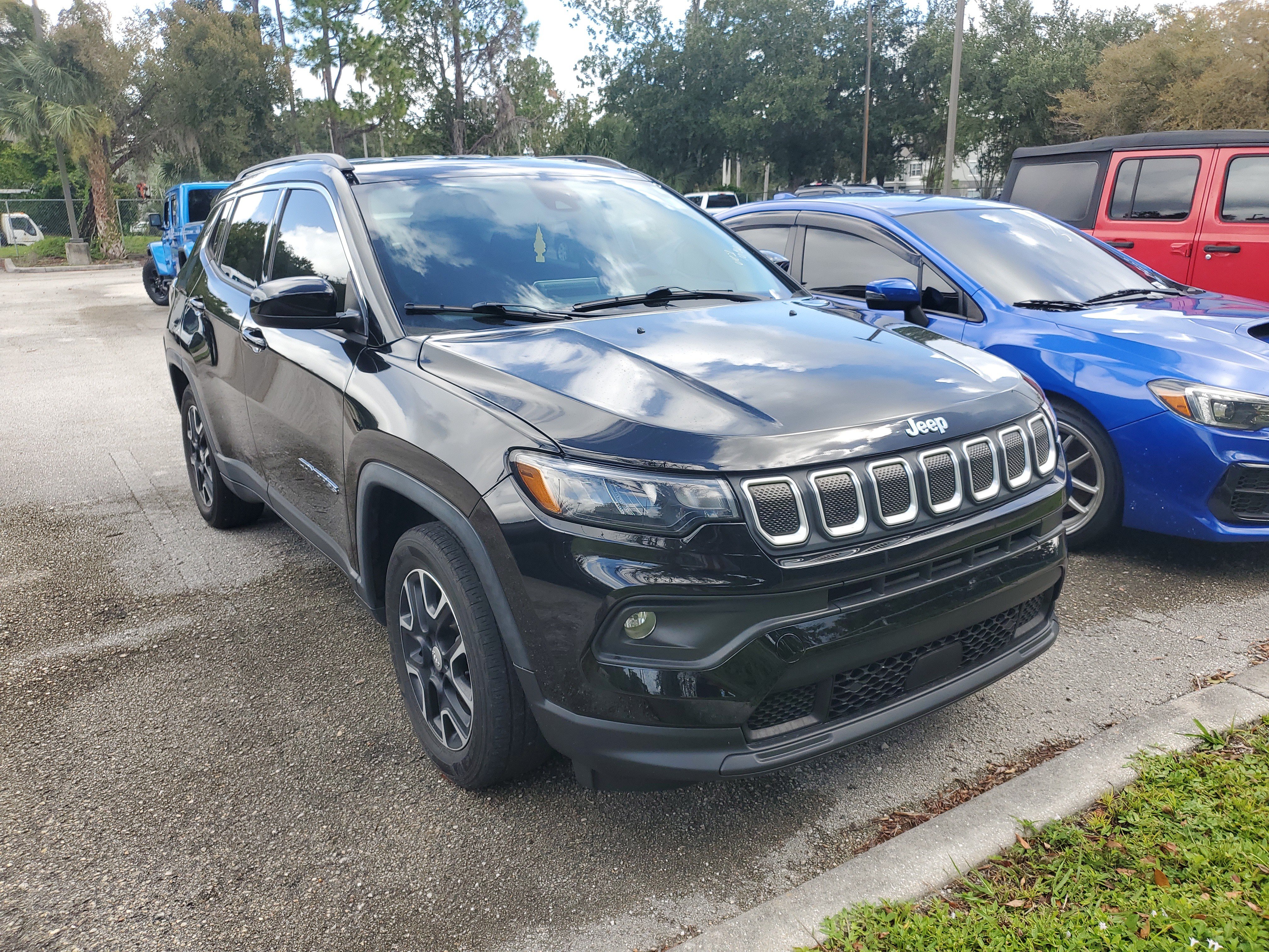 Used 2022 Jeep Compass Latitude FWD image 2