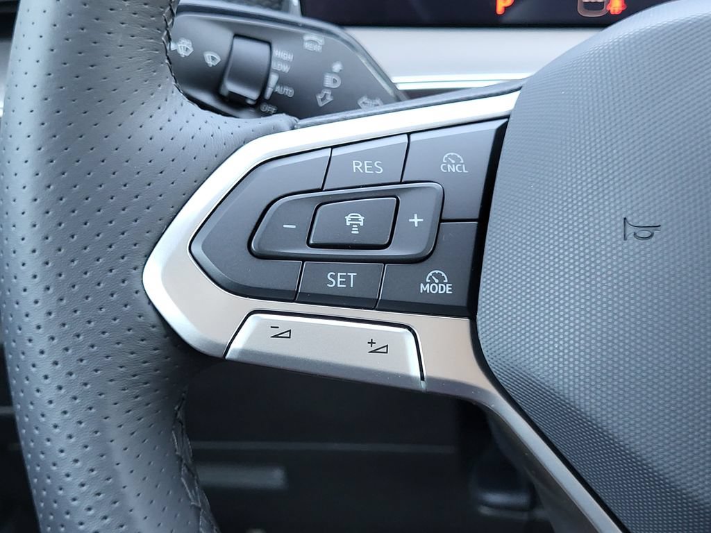 New 2026 Volkswagen Tiguan SE R-Line AWD/4WD image 16