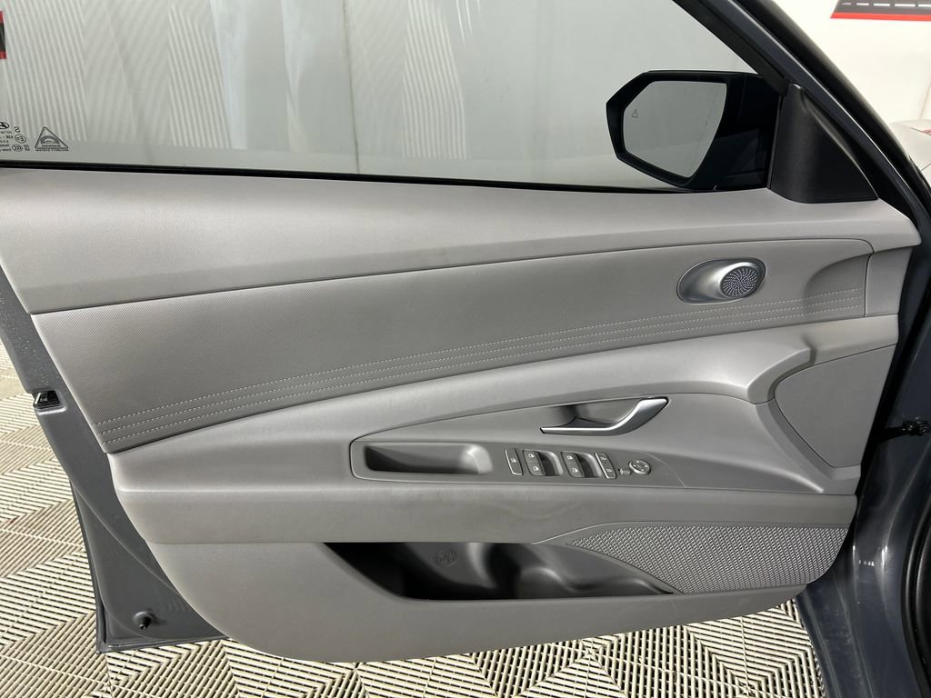 Used 2024 Hyundai Elantra SEL FWD image 11