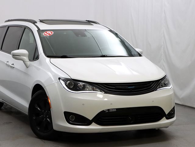 Used 2019 Chrysler Pacifica Limited w/ Advanced Safetytec Group image 2