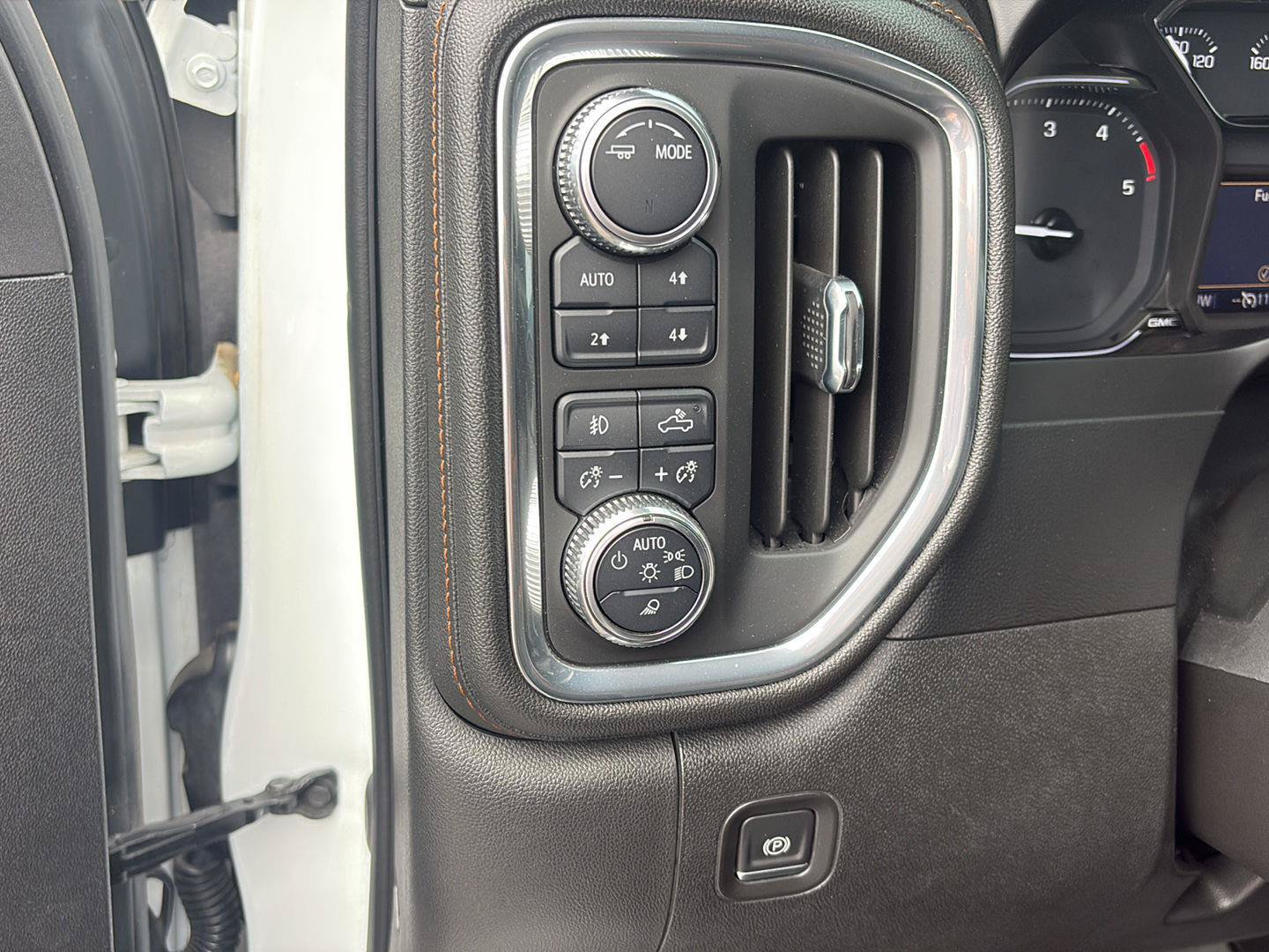 Used 2021 GMC Sierra 2500 AT4 AWD/4WD image 18