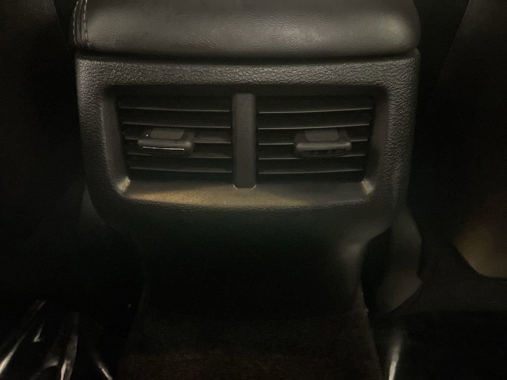 Used 2015 Dodge Challenger SXT Plus image 16