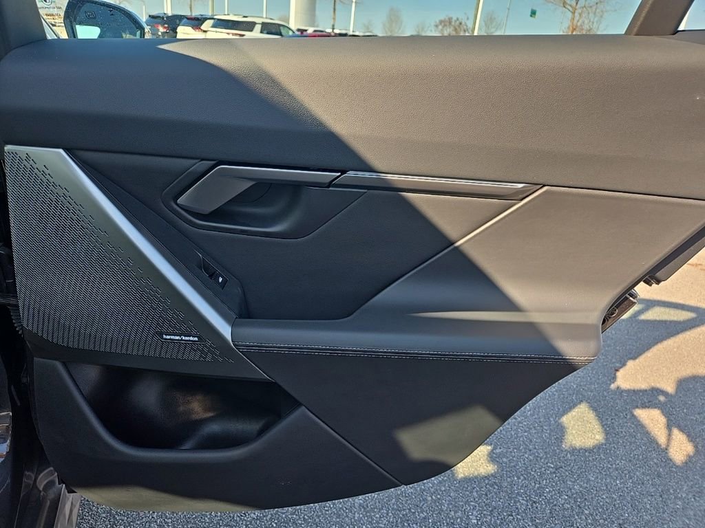 Used 2024 BMW 530i xDrive w/ Premium Package image 17