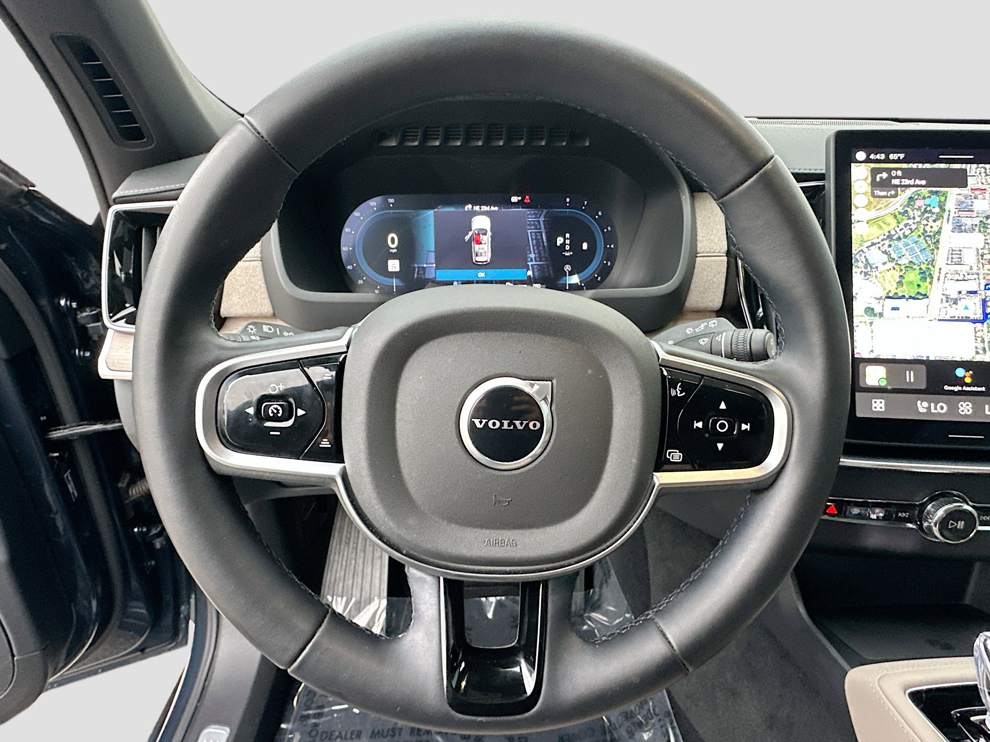 Used 2025 Volvo XC90 B5 Plus w/ Protection Package Premier image 11