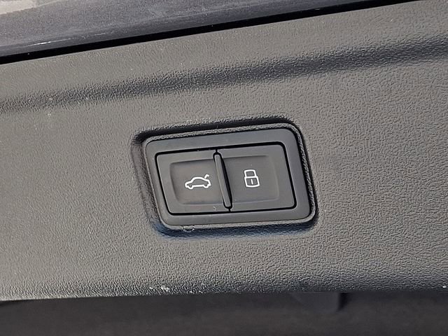 Used 2025 Audi A6 e-tron Premium w/ Ultra Package image 34