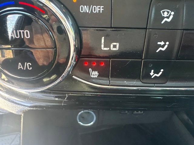 Used 2024 Chevrolet Trax ACTIV w/ Sunroof Package FWD image 3