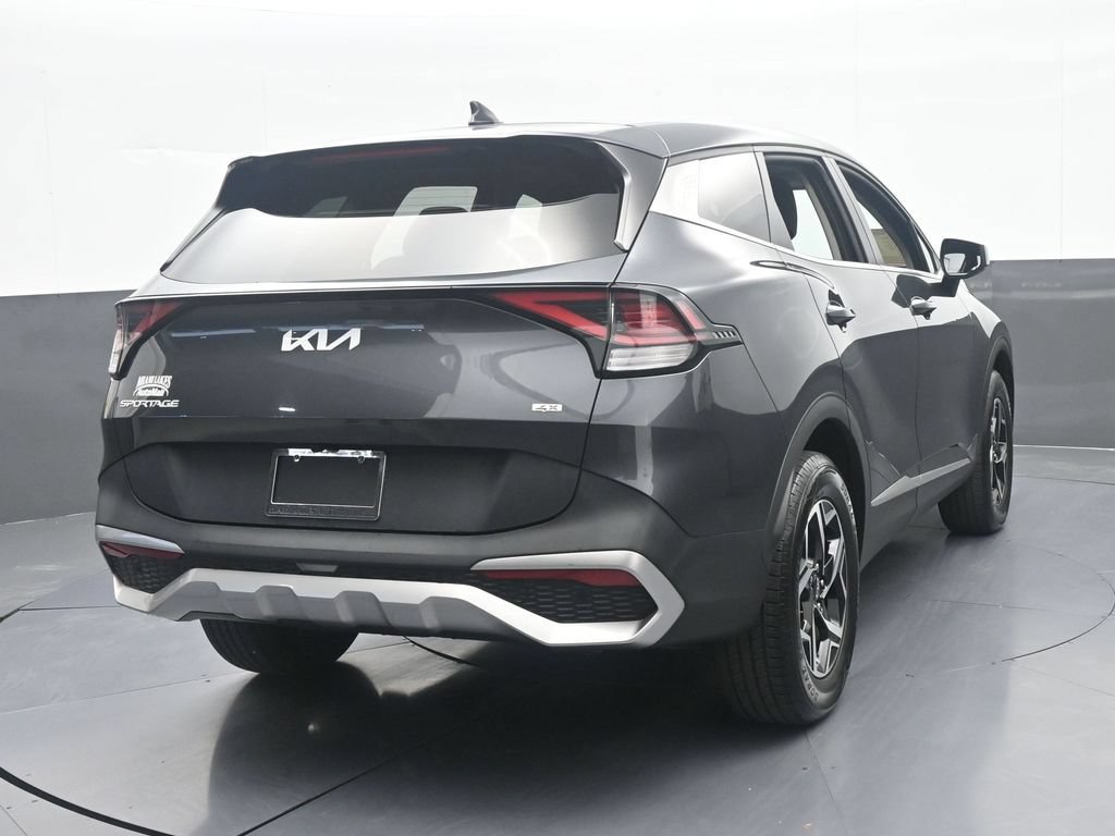 Used 2023 Kia Sportage LX AWD/4WD image 5