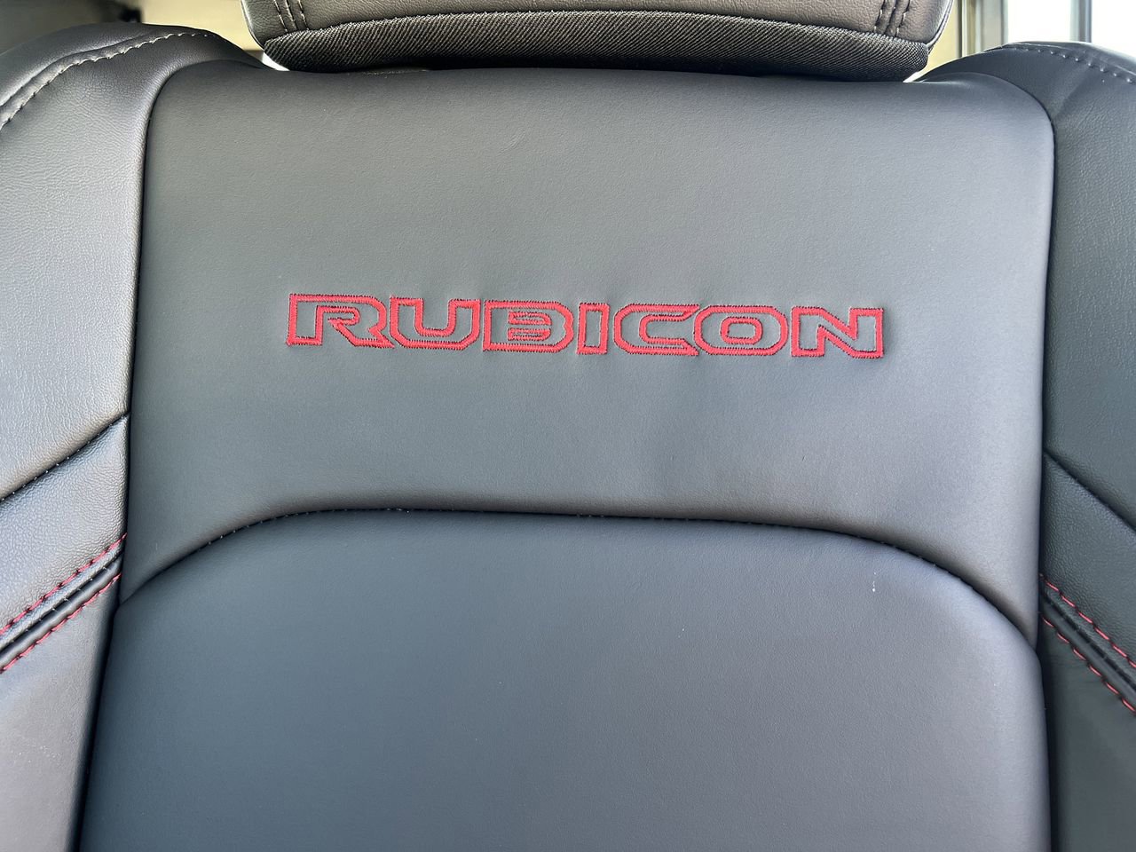 Used 2025 Jeep Wrangler Unlimited Rubicon image 22