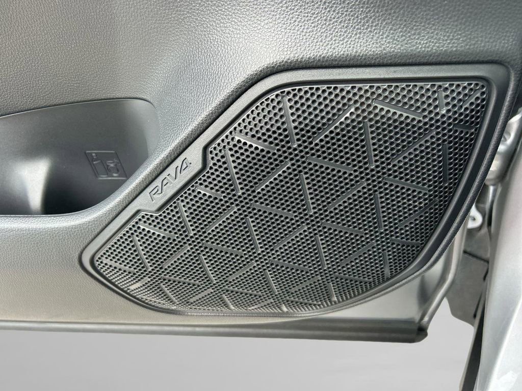 Used 2022 Toyota RAV4 Limited image 24