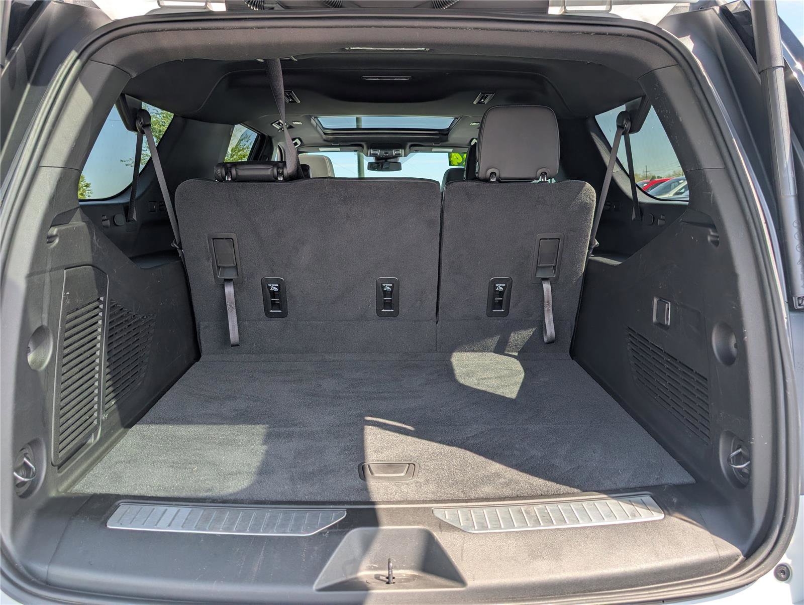 Used 2024 Chevrolet Suburban Z71 AWD/4WD image 14