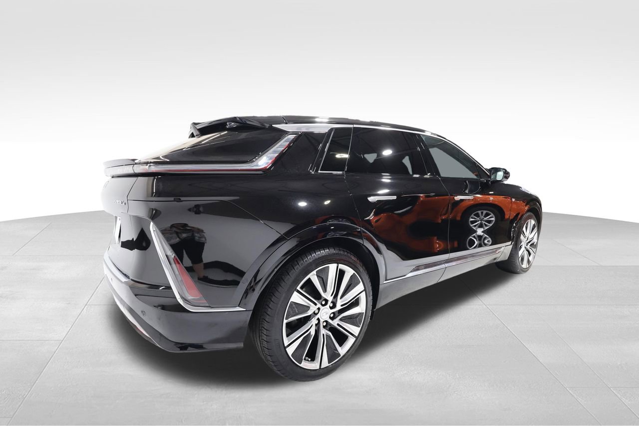Certified 2024 Cadillac Lyriq Luxury w/ LPO, Floor Liner Package image 4