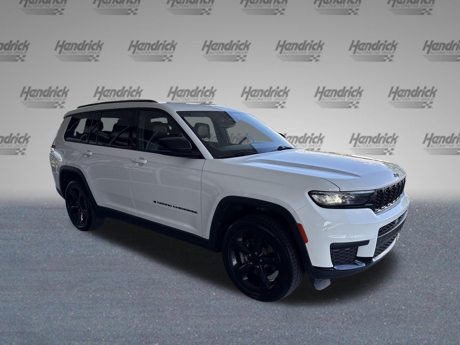 Used 2022 Jeep Grand Cherokee L Laredo AWD/4WD image 2