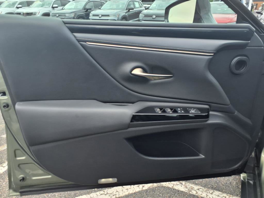 Used 2023 Lexus ES 350 w/ Accessory Package (Z2) image 11