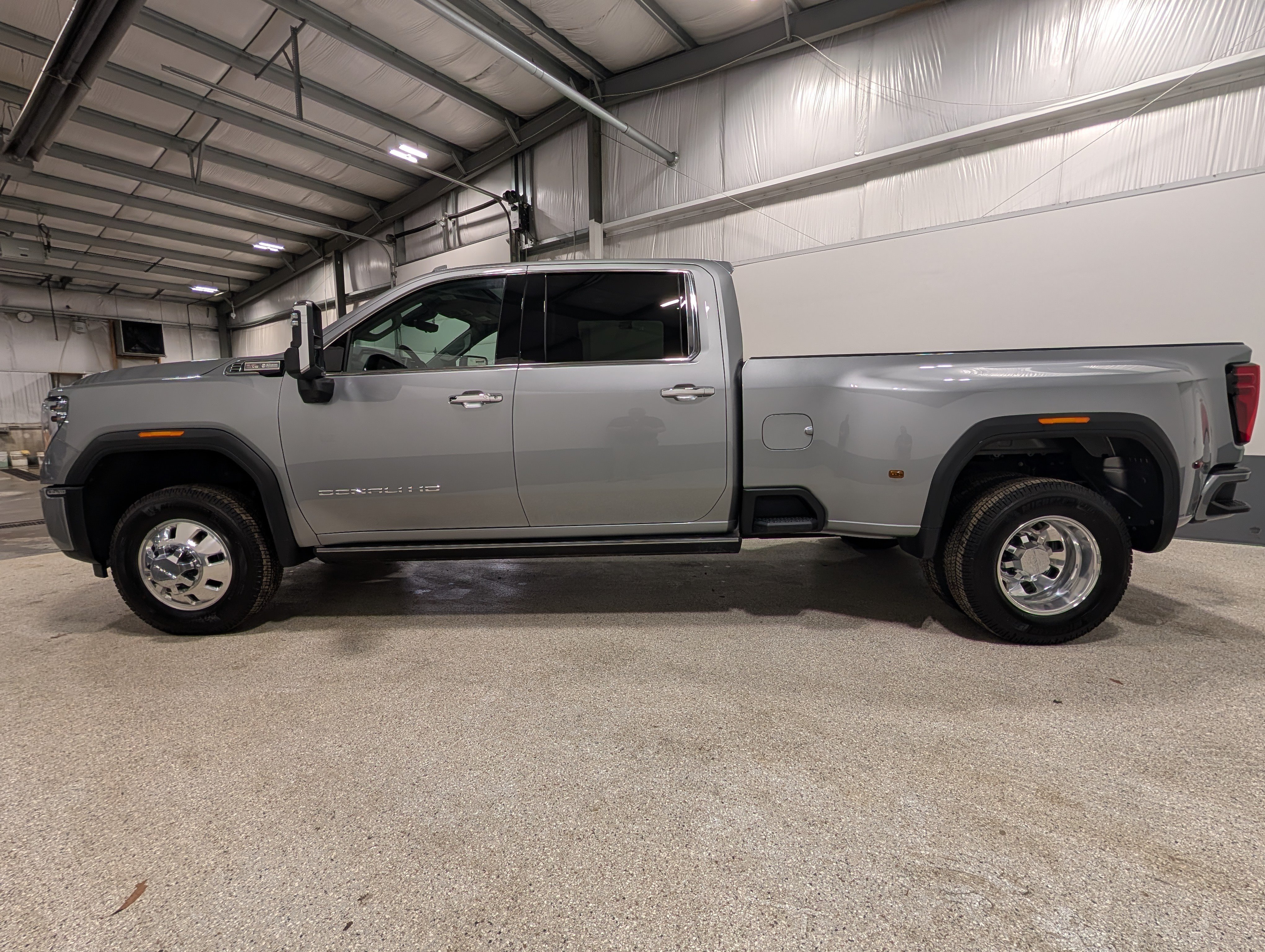 Used 2026 GMC Sierra 3500 Denali w/ Denali Reserve Package AWD/4WD image 5