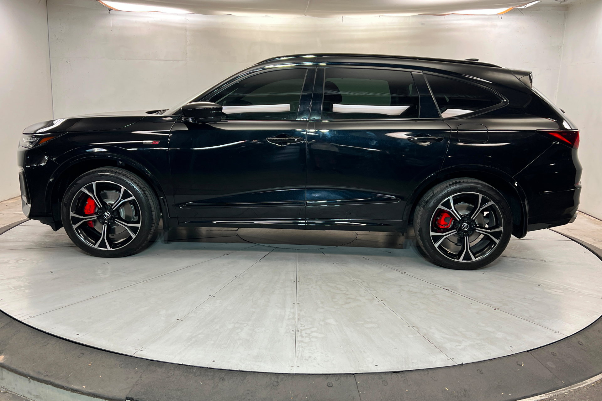 Used 2025 Acura MDX Type S AWD/4WD image 2